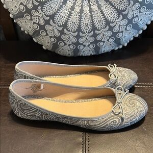 Paisley Patterned Gray Ballet Flats